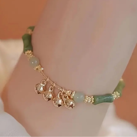 Elegant Bamboo-Inspired Charm Bracelet - Vintage Style, Green and Golden - Picture 1 of 6